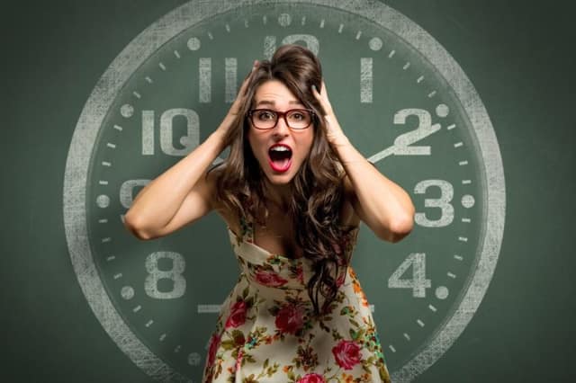 mujer enloqueciendo ansiedad extrema panico