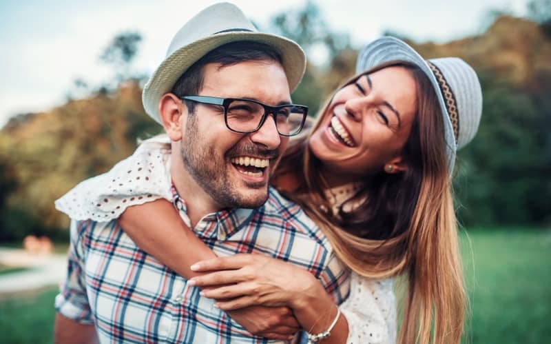 pareja de amigos